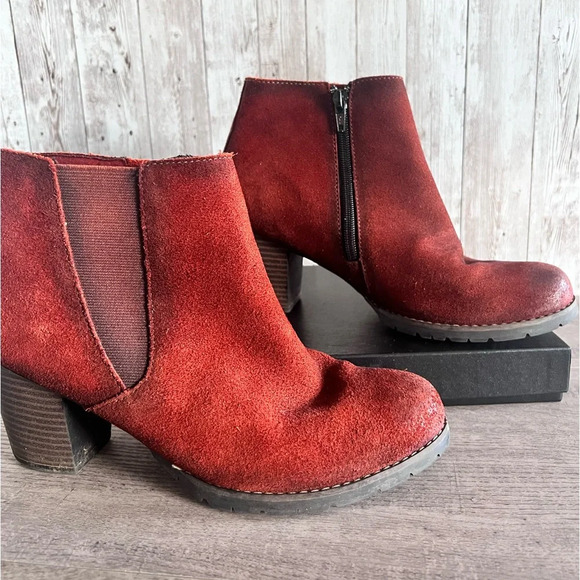 Clarks Rust Red Suede Ankle Boots Size 8 - Picture 2 of 7